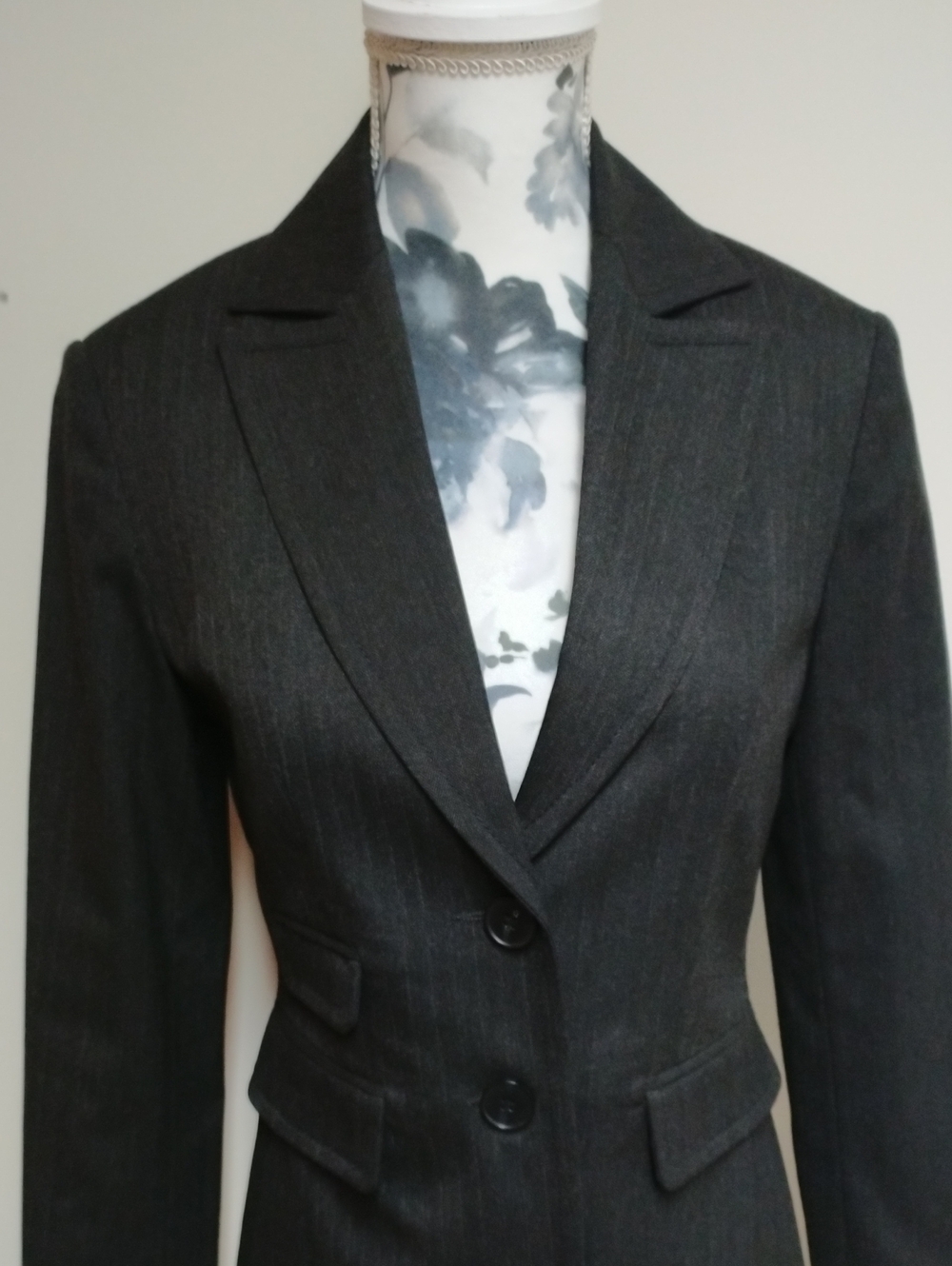 Jacob Charcoal Gray Tailored Blazer Made in Canada, size 0 - Picture 3 of 14